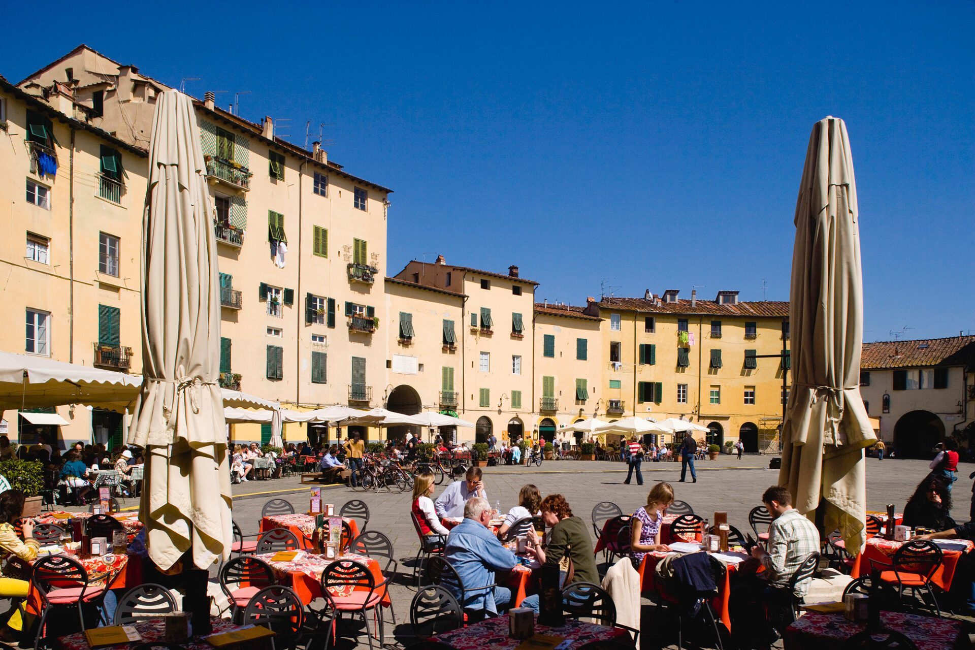 Italy, Tuscany, Lucca district, Lucca, View of Piazza (square) Anfiteatro